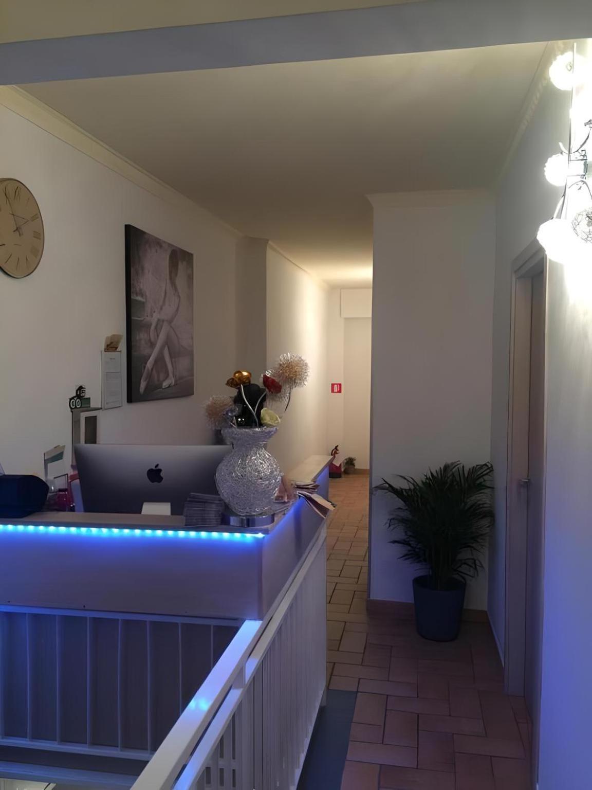 Hotel Casa Boss Oblivium Florenz Exterior foto